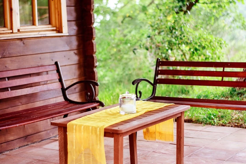 table in the terrasse of a cottage